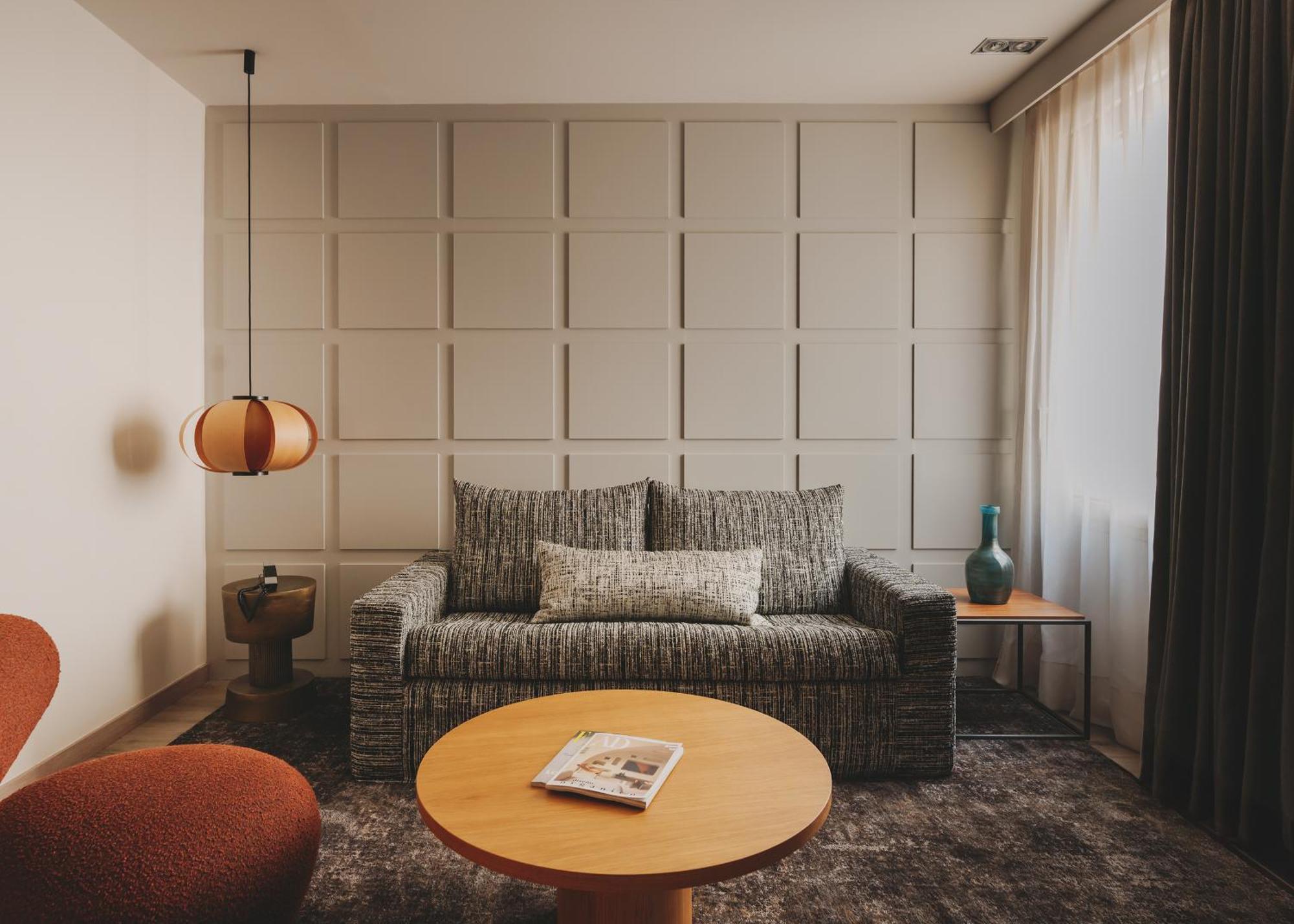 Deluxe Room,1669813765:JPEG