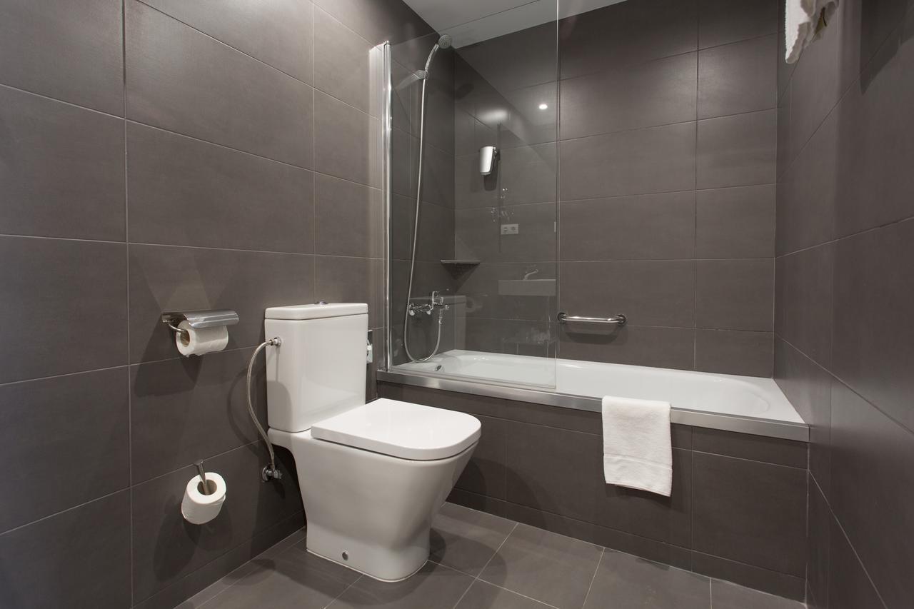 Twin Room with City View