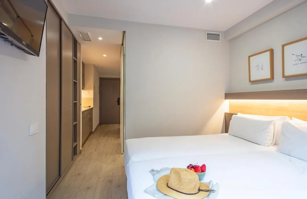 Aparthotel Bcn Montjuic-1